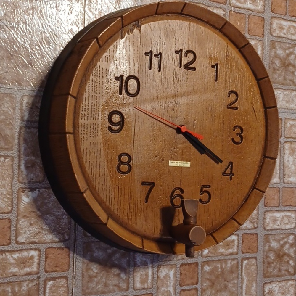 Vintage wall clock by Westclox barrel keg clock - Picture 3 of 5